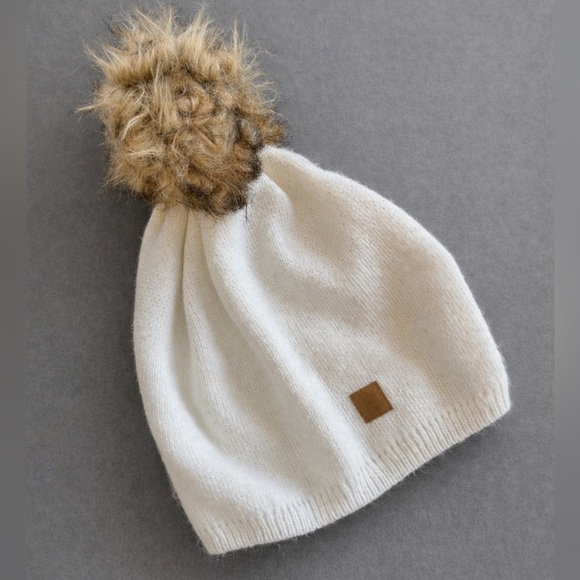 Source Unknown Other - Kids Off-white cream Beanie hat faux fur Pom Pom